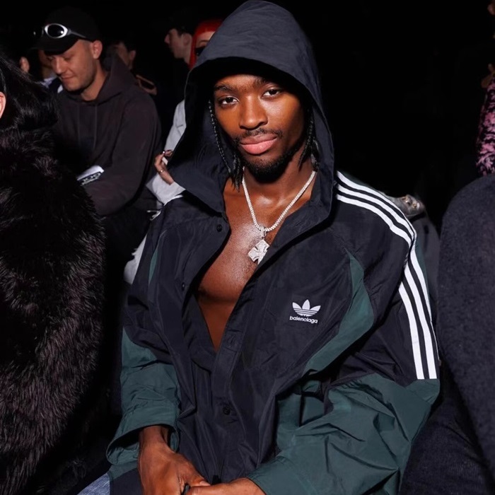 バレンシアガユニセックスブラックジャケットa233