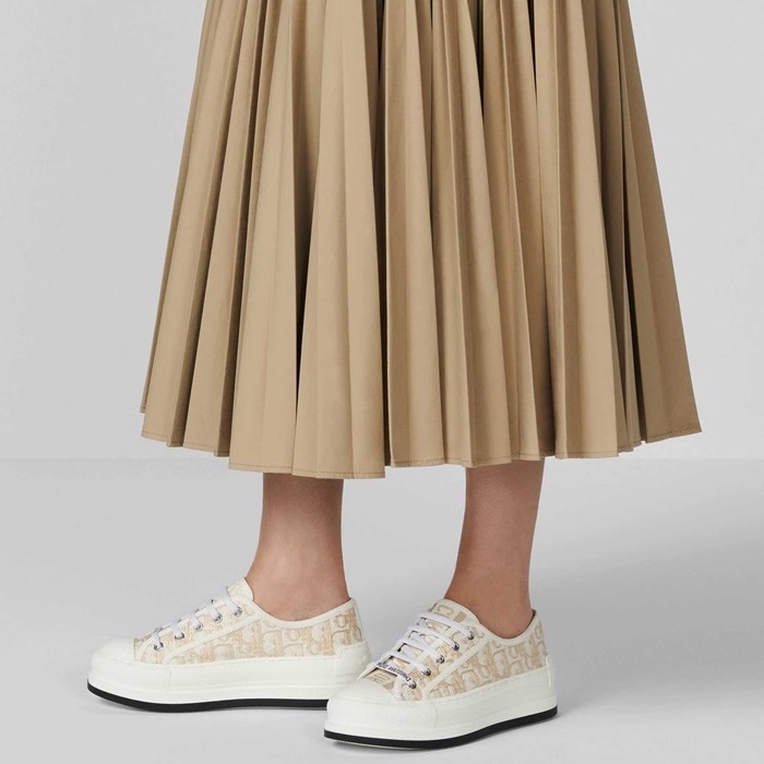 ディオールレディースゴールドスニーカーi351