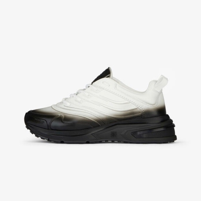 ジバンシィメンズホワイトスニーカーi212