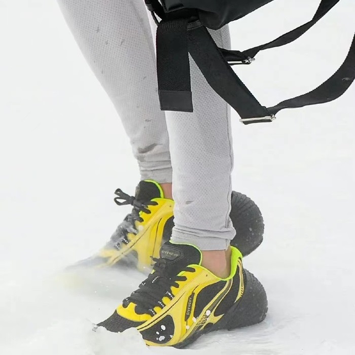 ジバンシィメンズイエロースニーカーi217