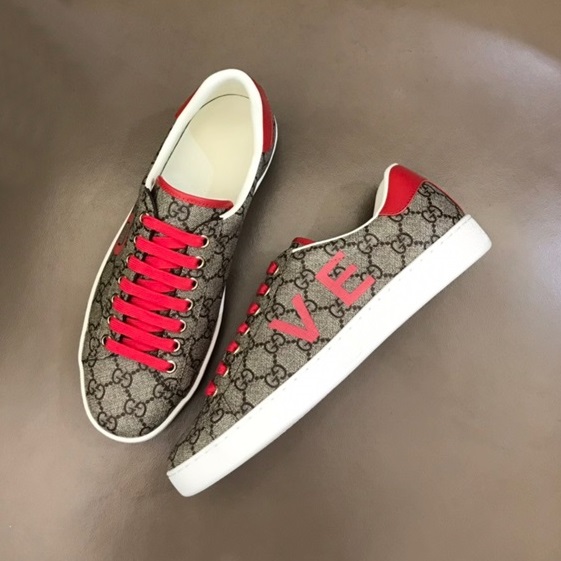 グッチユニセックスブラウンスニーカーu546