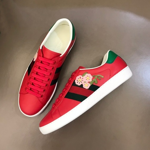 グッチユニセックスレッドスニーカーu548