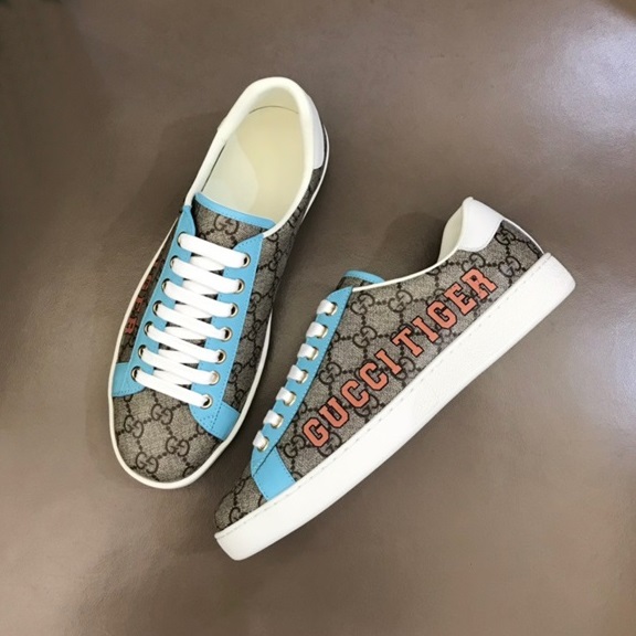 グッチユニセックスブラウンスニーカーu551