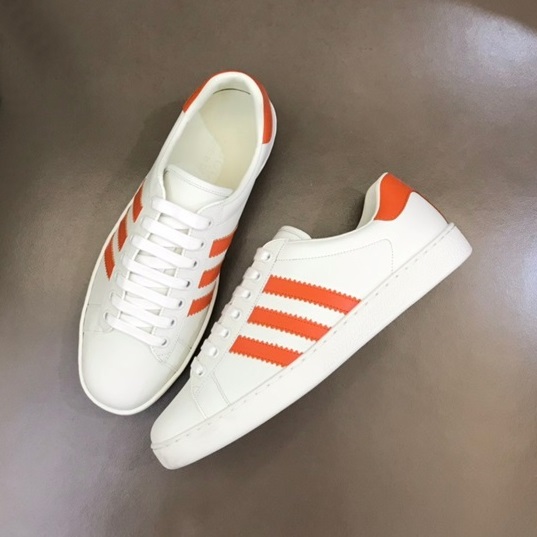 グッチユニセックスホワイトスニーカーu554