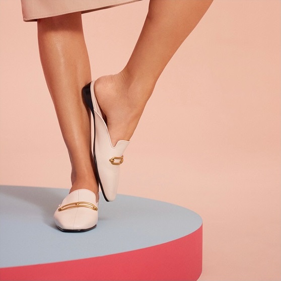 エルメスレディースアイボリーブローファーe121