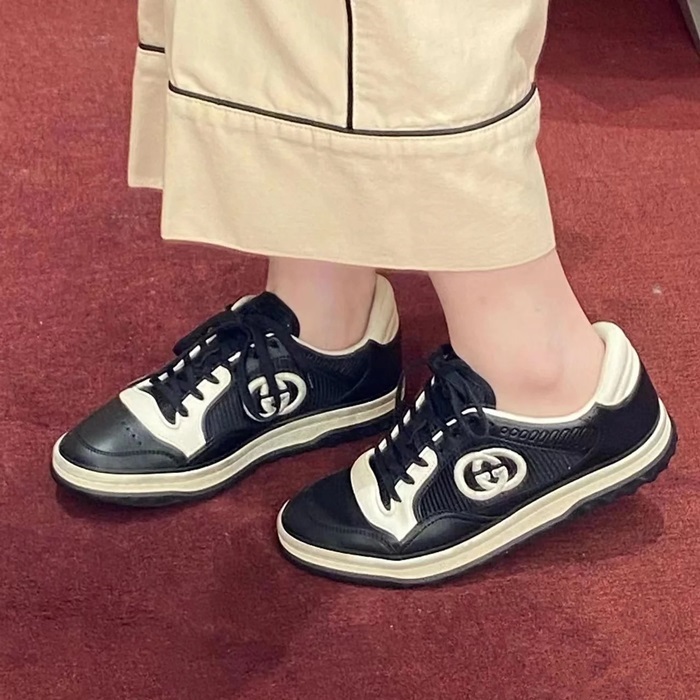 グッチユニセックスブラックスニーカーu567