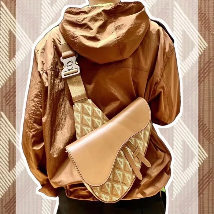 ディオールメンズキャメルサドルバッグi415