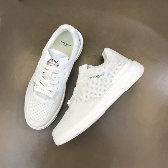 ジバンシィメンズホワイトスニーカーi224