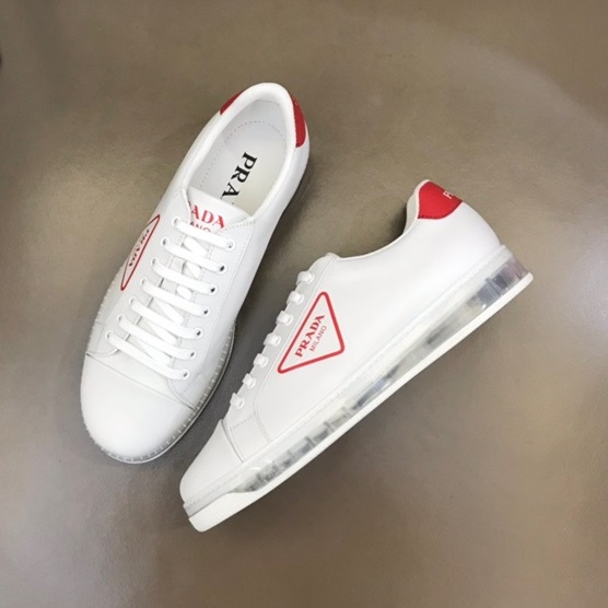 プラダメンズレッドスニーカーr390