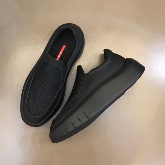 プラダメンズブラックスニーカーr402