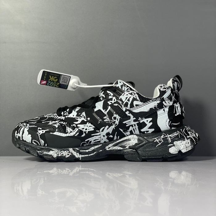 バレンシアガユニセックスブラックスニーカーa331