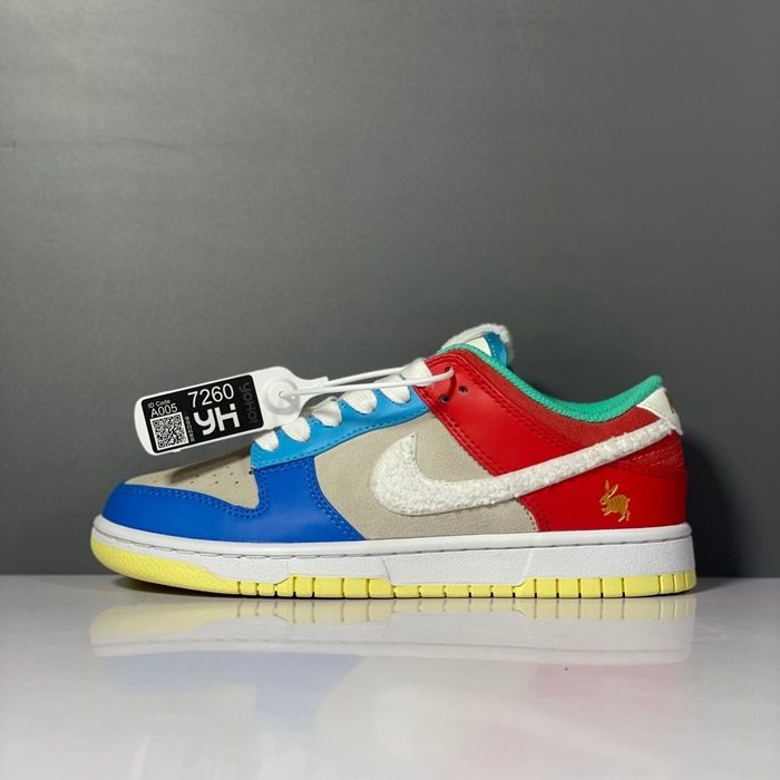 ナイキユニセックスレッドスニーカーk156