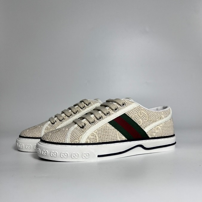 グッチユニセックスベージュスニーカーu625