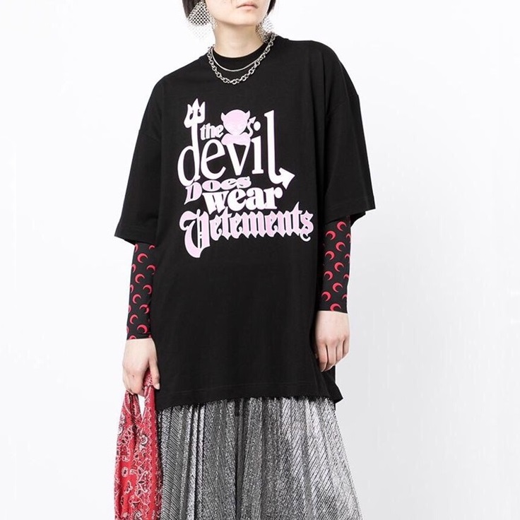 ヴェトモンユニセックストレンディブラック半袖Tシャツt341