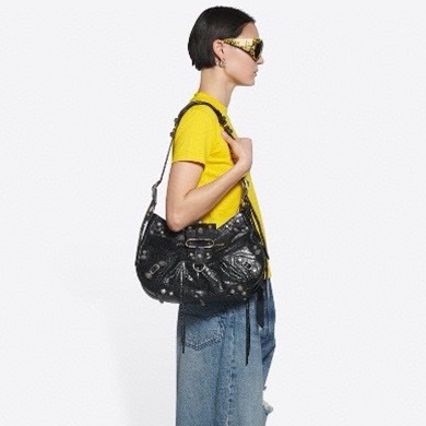 バレンシアガレディースブラックショルダーバッグa383