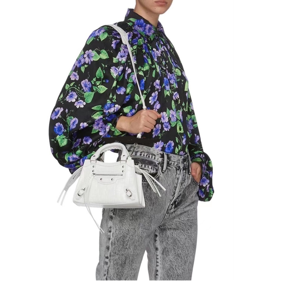 バレンシアガレディースホワイトノエクラシックa394