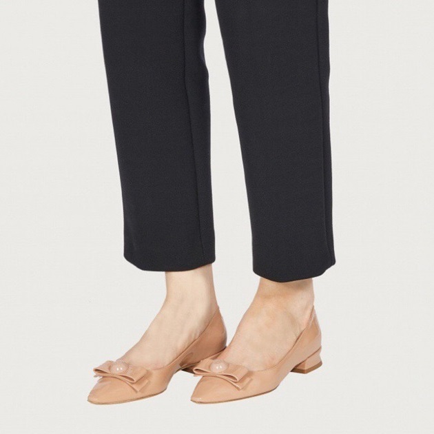 サルヴァトーレフェラガモレディースベージュドレスシューズf61