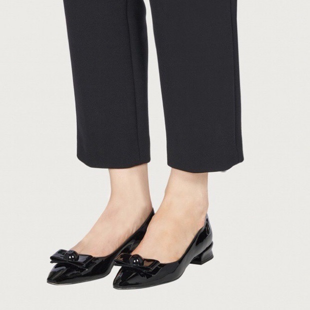 サルヴァトーレフェラガモレディースブラックドレスシューズf63