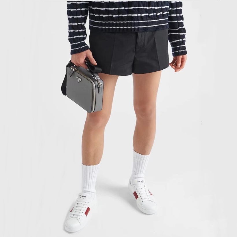 プラダメンズレッドスニーカーr518