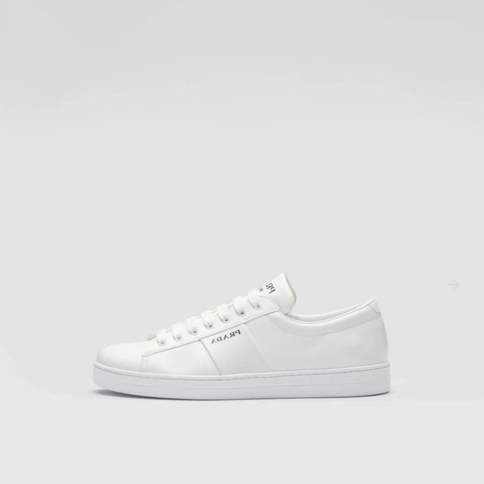 プラダメンズホワイトスニーカーr520