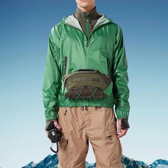 モンクレールメンズグリーンジャケットo135