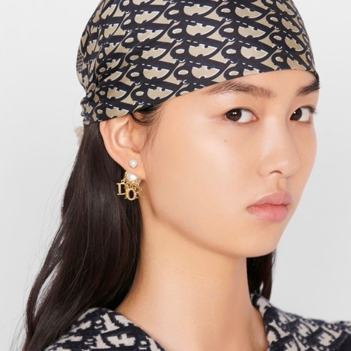 ディオールレディースゴールドピアスc63