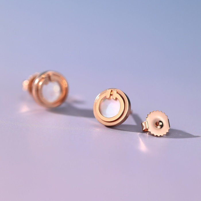 ティファニーレディースホワイトピアスc97