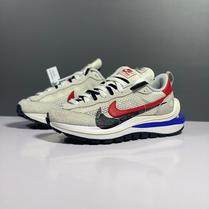 ナイキユニセックスグレーサカイワッフルk174