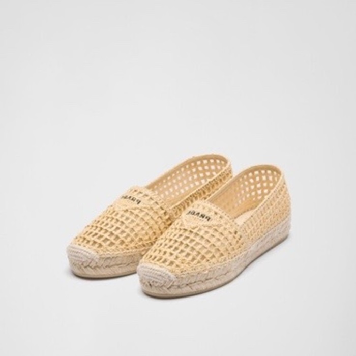 プラダレディースクラシックベージュローファーr564