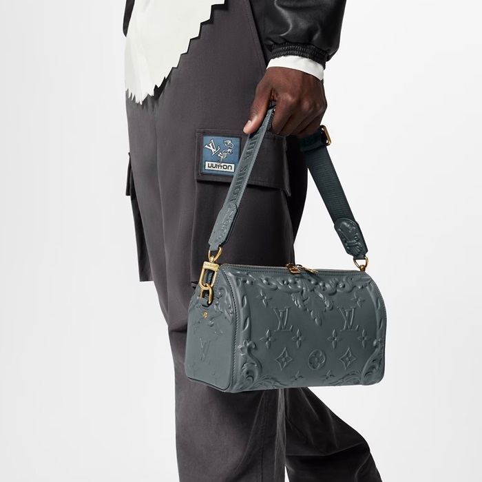 ルイヴィトンメンズグレークロスバッグv1250