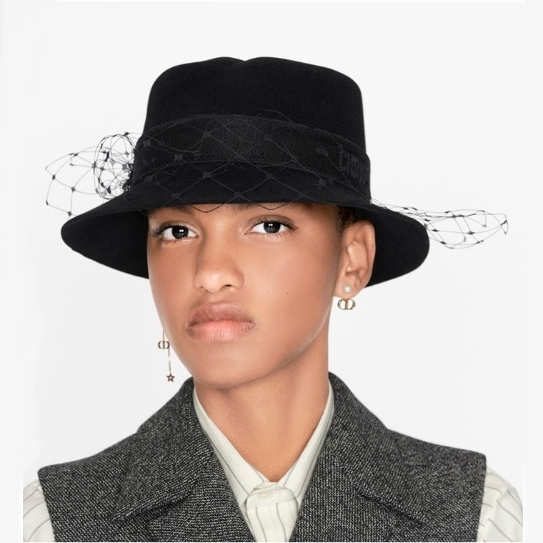 ディオールレディースゴールドピアスc144