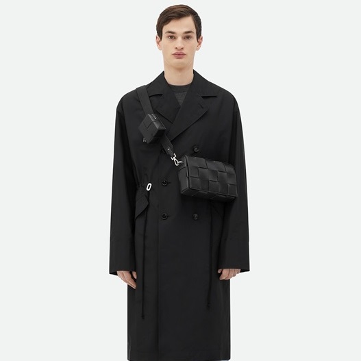 ボッテガヴェネタメンズブラックカセットバッグv86