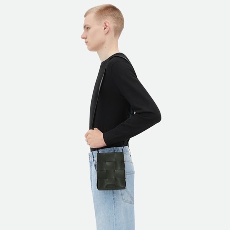 ボッテガヴェネタメンズブラックカセットバッグv89