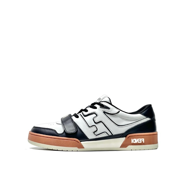 ェンディユニセックスイニシャルブラックスニーカーe190