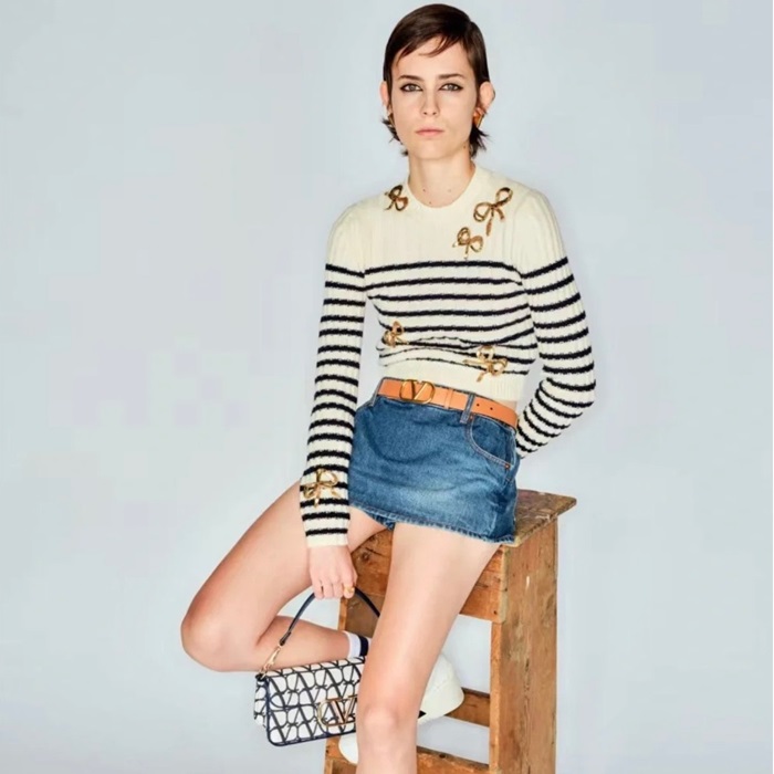 ヴァレンティノレディースクルーネックホワイトニットa435