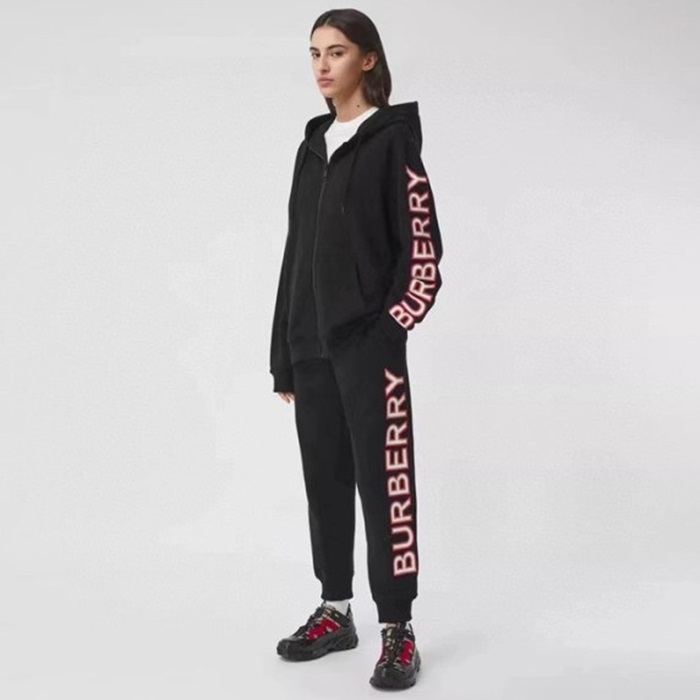 バーバリーレディースカジュアルブラックトレーニングふくu320
