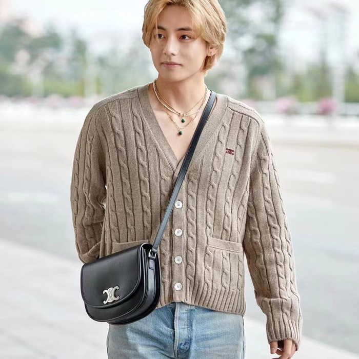 セリーヌユニセックスカーキネックカーディガンe218