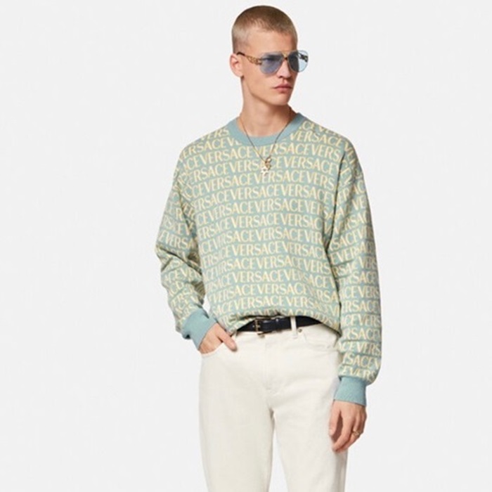 ヴェルサーチェメンズブルーイニシャルニットe120