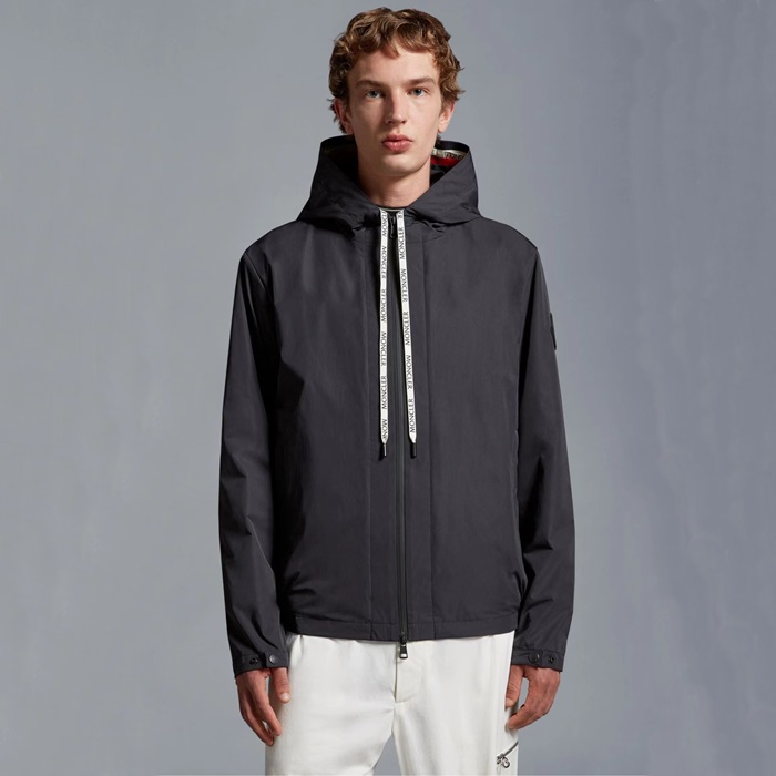 モンクレールメンズブラックジャケットo178