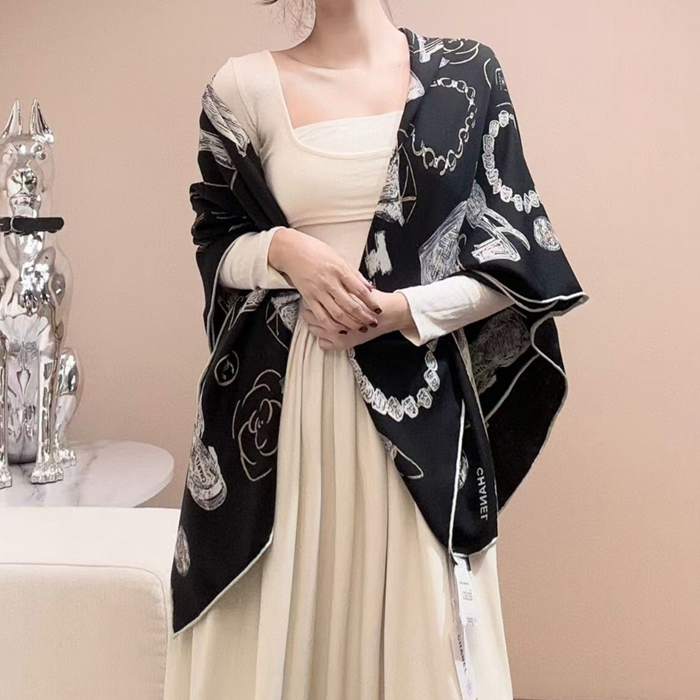 シャネルレディースホワイトマフラーh570