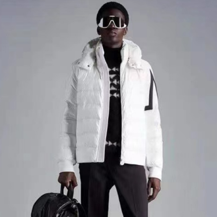 モンクレールメンズホワイトパディングo202