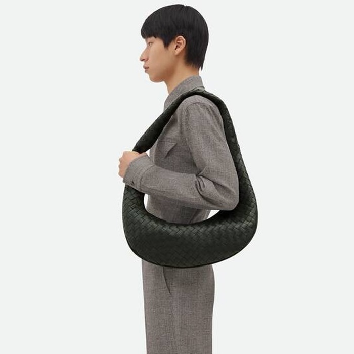 ボッテガヴェネタメンズブラックバディバッグv234