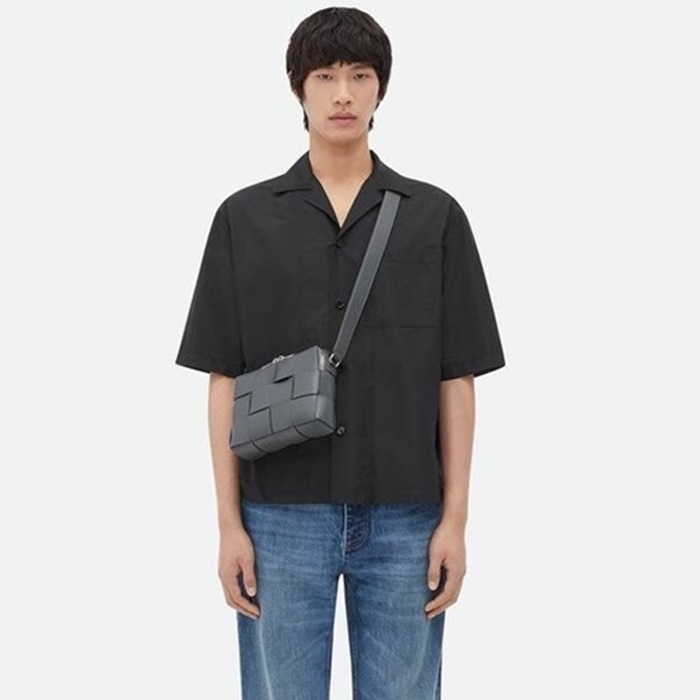 ボッテガヴェネタメンズグレーカメラバッグv238