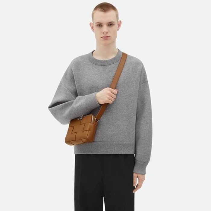 ボッテガヴェネタメンズキャメルカメラバッグv239