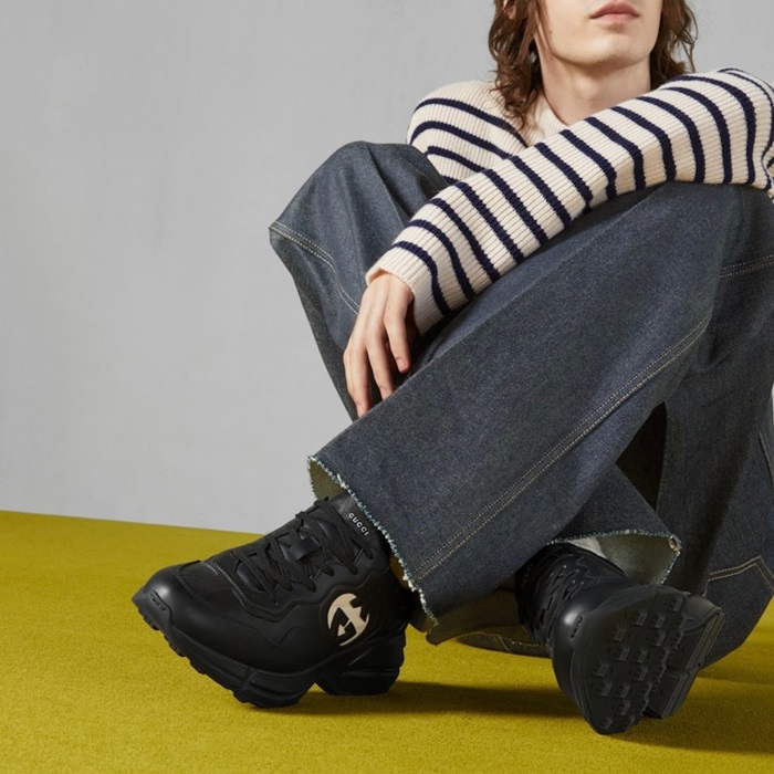 グッチユニセックスブラックスニーカーu1107