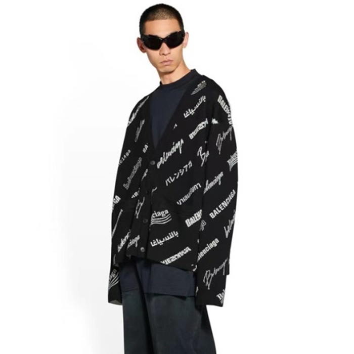 バレンシアガメンズブラックネックカーディガンa832