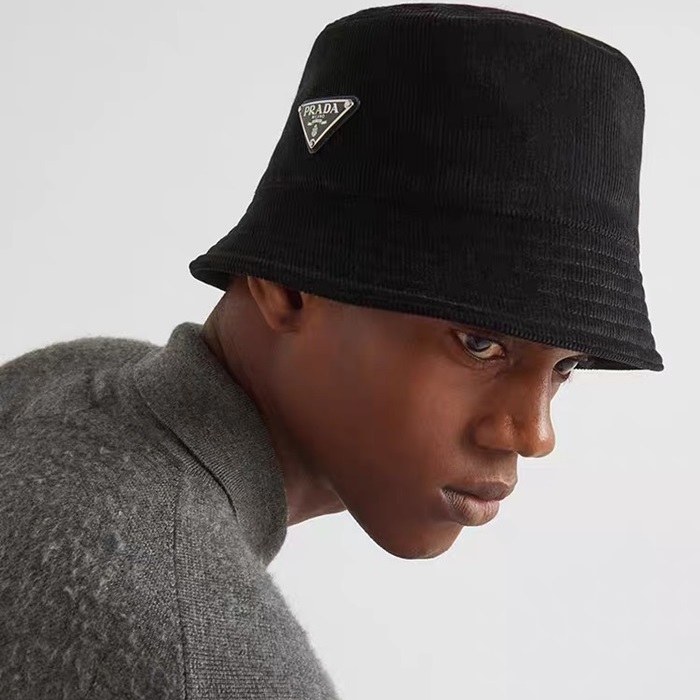 プラダユニセックスブラックr860