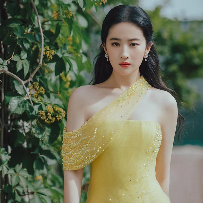 ピアジェレディースホワイトゴールドピアスc423