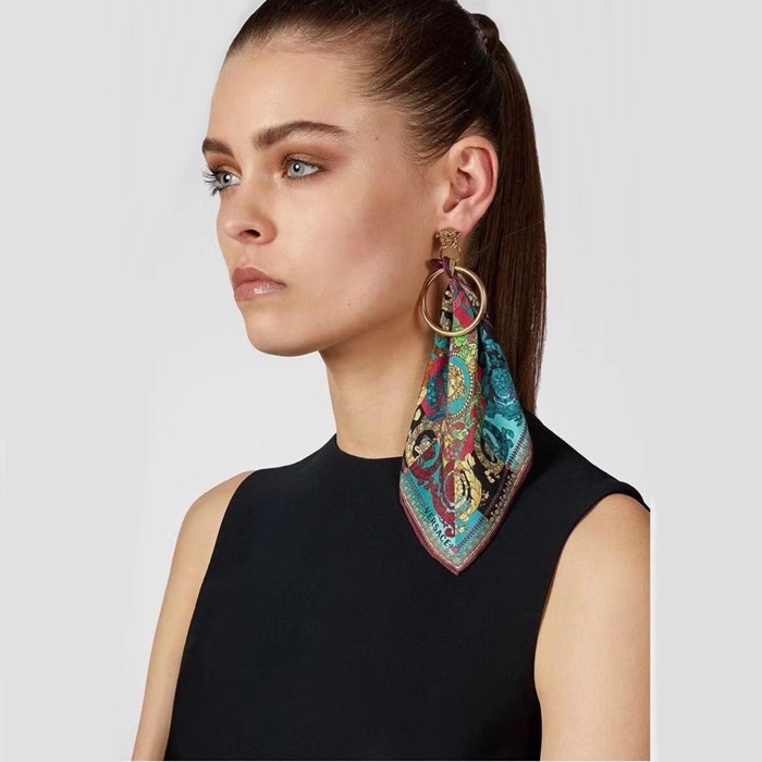 ヴェルサーチェレディースイエローゴールドピアスc432