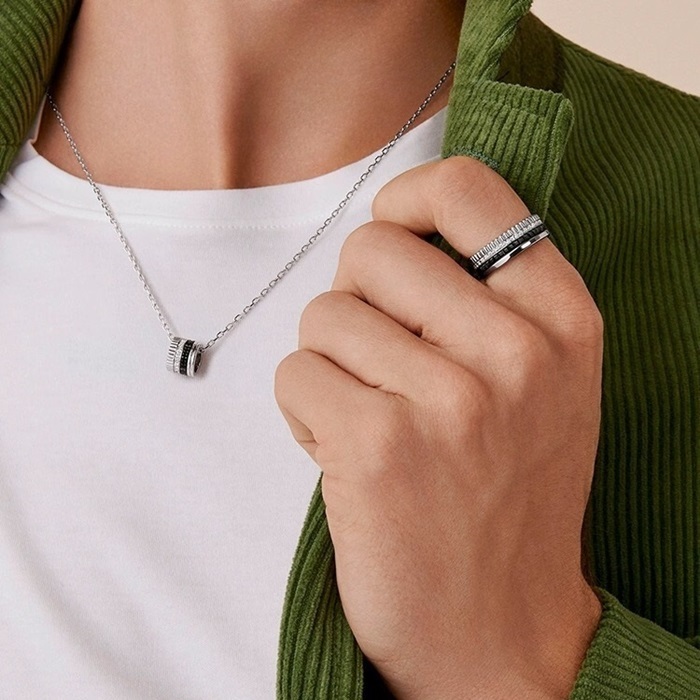 ブシュロンレディースホワイトゴールドネックレスc527